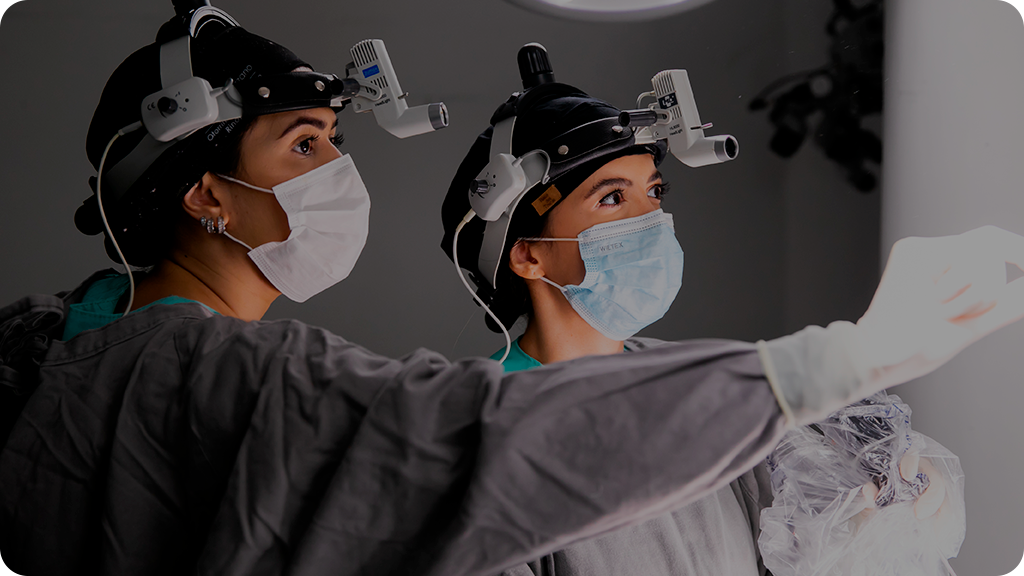 Dra. Dayane em procedimento cirúrgico